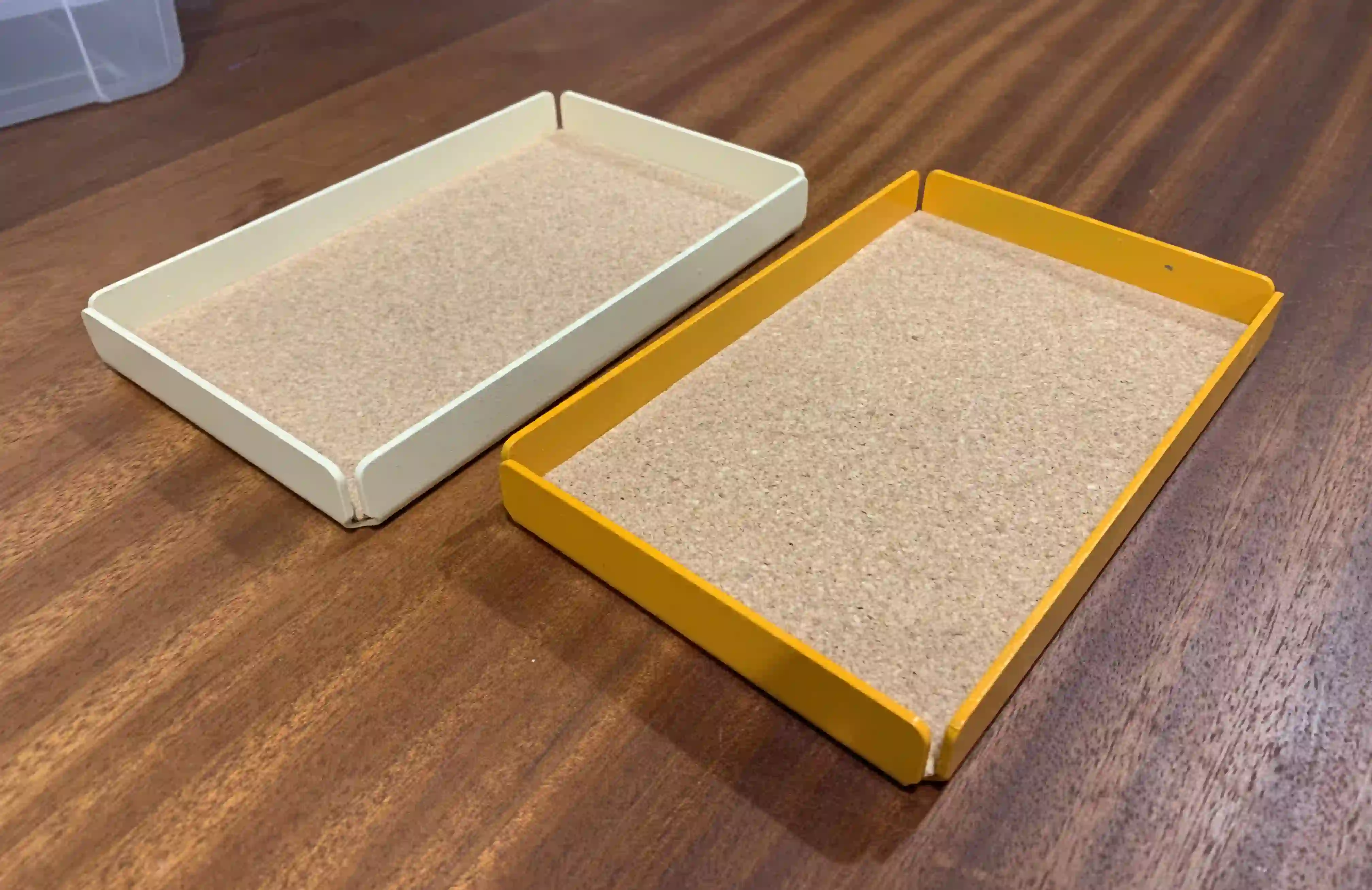 Pen tray